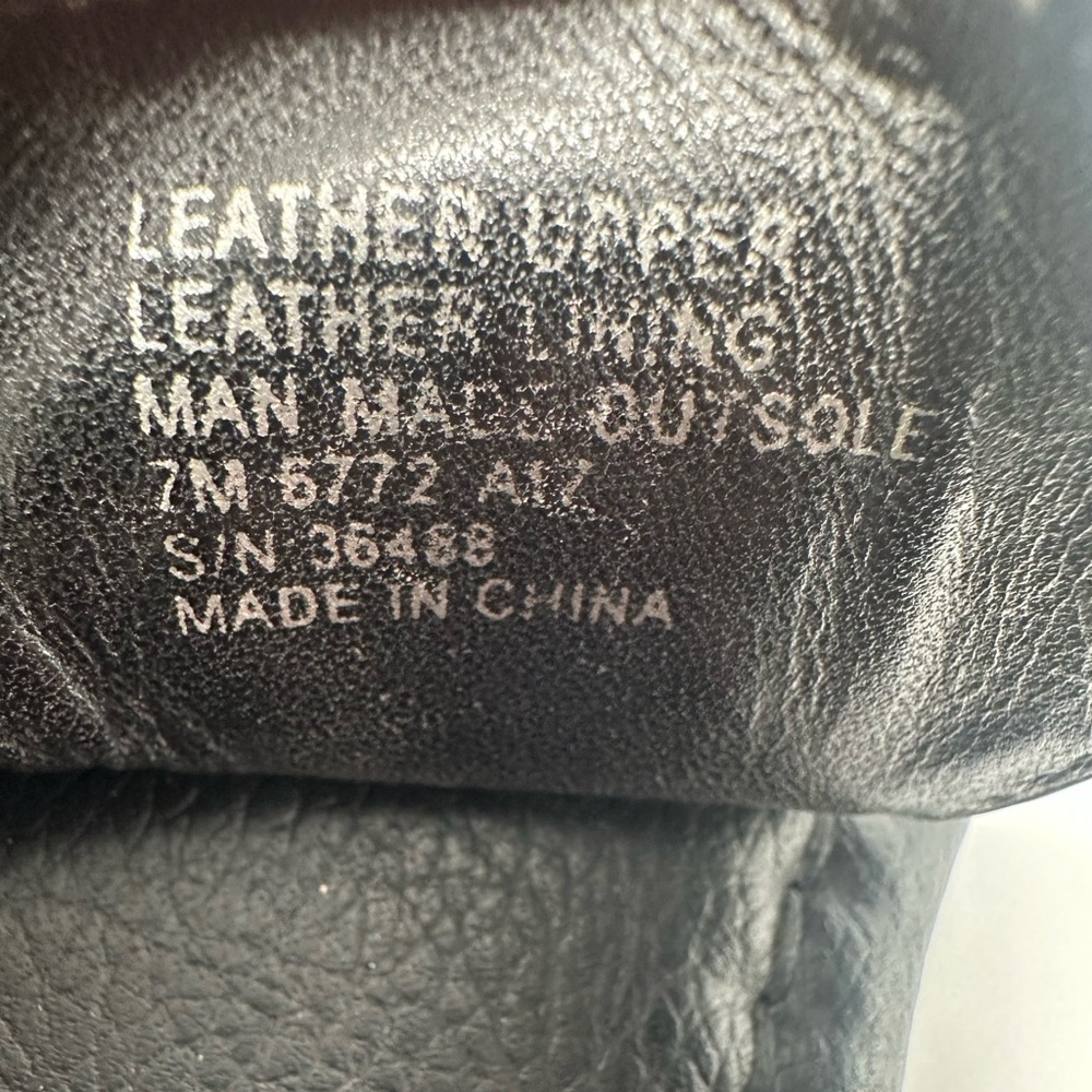Tory Burch Black Leather Thong Sandals with Gold Emblem Logo - Picture 8 of 8